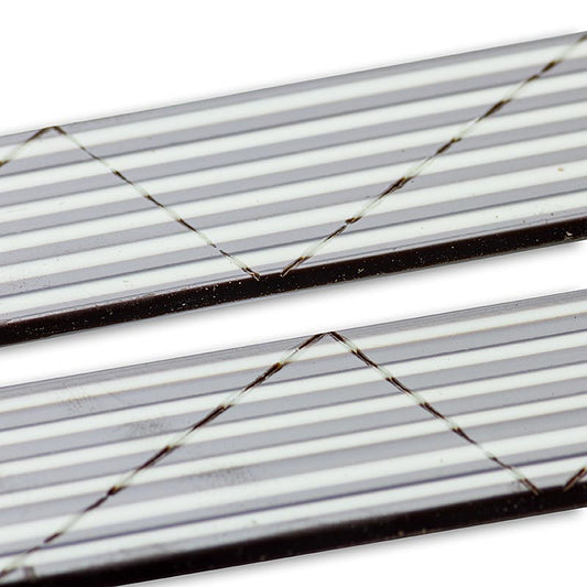 Décoration - Napperons « Domino Triangle » chocolat blanc/noir rayé, 585 g, 314 pièces | Couverture, moules à chocolat, produits chocolatés | thungourmet