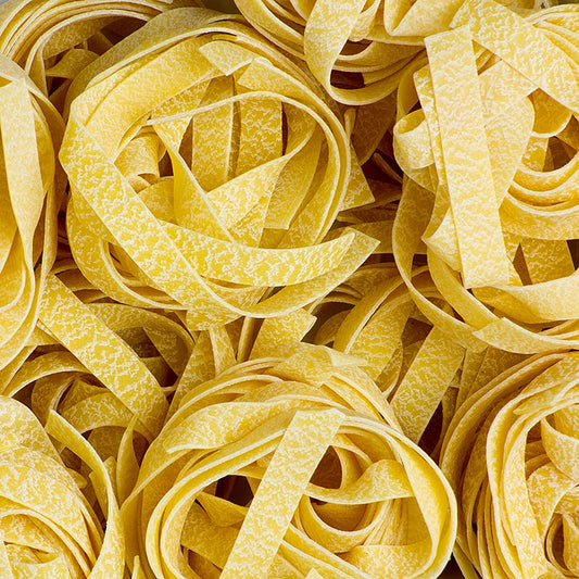 Granoro Fettuccine mit Ei, breite Bandnudelnester, No118, 6 kg, 12 x 500g - 8mm breite Nudelnester aus Eierteig, ideal zu allen Nudelsaucen, 6-10 Minuten Kochzeit