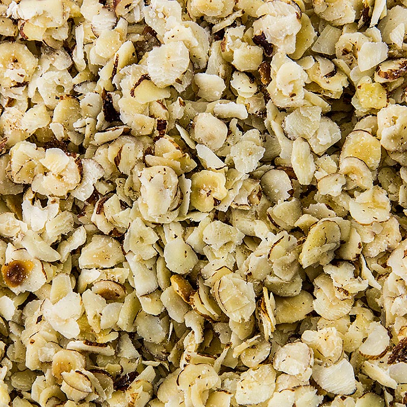 Fein gehobelte Haselnüsse, ideal für Krokant und Dekoration von Desserts