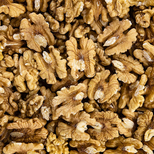 Ganze Walnusskerne aus dem Rhône-Alpes Gebiet in einer praktischen 250g-Packung Perfekt zum Verfeinern von Salaten, Backwaren oder als gesunder Snack Genießen Sie den frischen, nussigen Geschmack und die knackige Konsistenz
