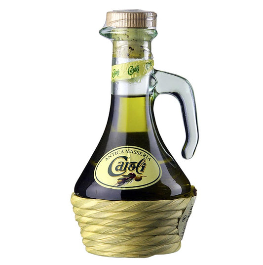 Flasche natives Olivenöl extra Delicato von Caroli Antica Masseria, kräftig fruchtig, 250 ml, hergestellt aus einer Mischung bester apulischer Oliven: Carolea, Leccino, Oliarola, Olivastra Martina Franca, Coratina und Picholine, mit einem Säuregehalt zwischen 0,15 - 0,4 % Strohgelbes Öl mit goldenen und grünen Tönungen, kräftig fruchtigem Duft von Gras und Artischocken, und bitter-würzigen Noten Geschmacklich lang anhaltende Fruchtigkeit und Aromen von Gras und Artischocke