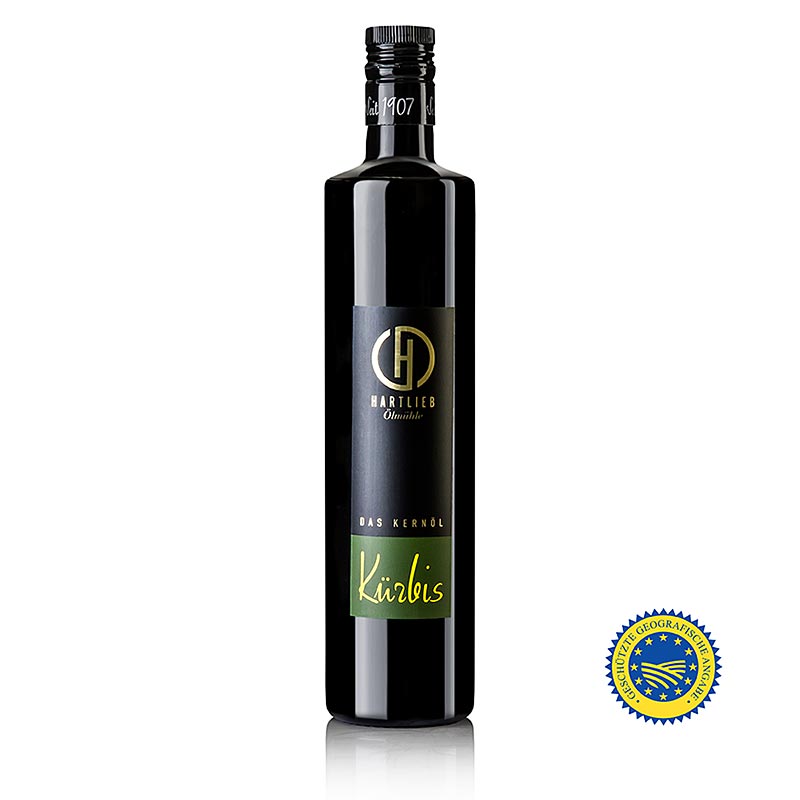 Kürbiskernöl aus der Steiermark ggA, 100% rein, Hartlieb, 750 ml - Eine Flasche hochwertiges Kürbiskernöl, hergestellt aus fein zerhackten Kürbiskernen, die geröstet und gepresst werden, um ein intensiv-nussiges Öl zu gewinnen, das perfekt zu einer Vielzahl von Gerichten passt