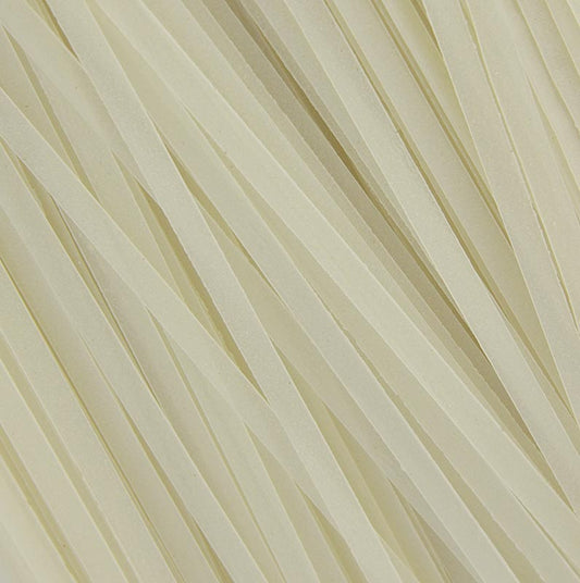 Reis Tagliatelle, 5mm breit, 400 g - Lange, transparente Nudeln aus Reismehl, die sich nach dem Kochen nicht verändern und leicht mit Glasnudeln aus Sojamehl zu verwechseln sind Am besten schmecken sie mit würzigen Saucen