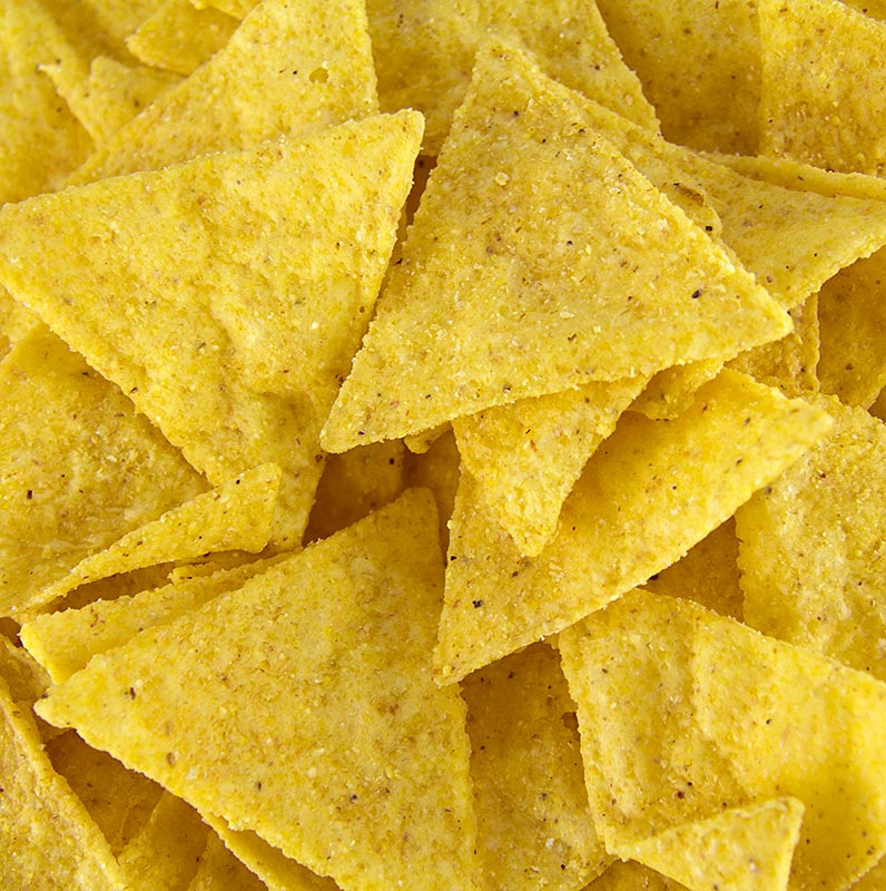 Gesalzene und geröstete Maismehl-Nachochips von El Mariachi, ideal als Barsnack Passend dazu verschiedene Dip-Saucen