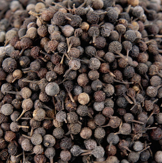 Kubebenpfeffer - Javanischer Pfeffer, auch Schwanzpfeffer/Stielpfeffer genannt, 1 kg: Ein exotisches Gewürz mit trocken-holzigen, kampferartigen und mentholen Aromen, das hauptsächlich in Indonesien und einigen afrikanischen Ländern angebaut wird Ideal für Fleisch- und Gemüsegerichte sowie als Tellerdekoration oder zum Spicken von Fleisch