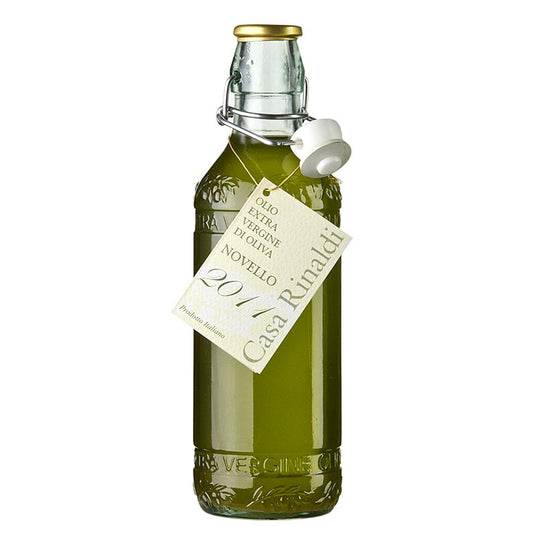 Grünes und naturtrübes Olivenöl Extra Vergine Novello mit aromatischem Duft nach Mandeln, Artischocken, frischen Kräutern und Oliven, voller und klarer Geschmack sowie angenehm pikant, ideal zu Bruschetta, Hülsenfrüchten, rotem Fleisch, Saucen und Pasta, Säuregehalt 0,3%, 500 ml