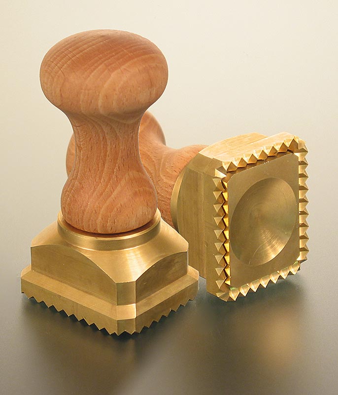 Rechteckiger Ausstecher Ravioli aus Holz und Messing mit gezacktem Rand, Maße 45x55mm, 1 Stück (German)