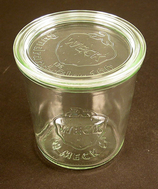 Ein traditionelles Einmachglas von Weck, ø 100mm, 580 ml, rund, mit Deckel Geeignet zum Einkochen von Früchten und Gemüsen