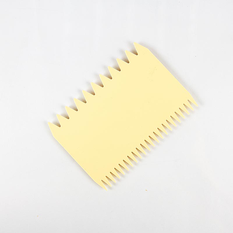 Garnierkamm aus Kunststoff mit spitzen Zähnen, ca 11x7,5cm, ideal für Torten- oder Schokoladendekorationen und Ornamente