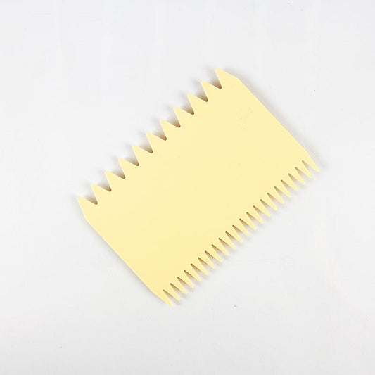 Garnierkamm aus Kunststoff mit spitzen Zähnen, ca 11x7,5cm, ideal für Torten- oder Schokoladendekorationen und Ornamente