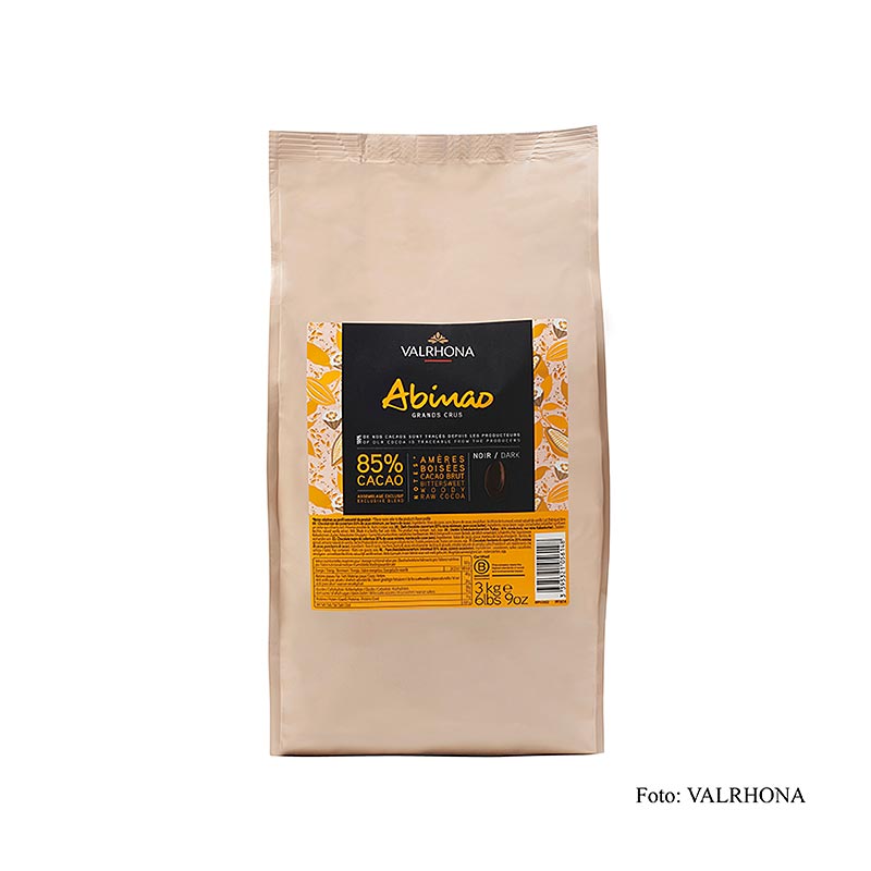 Valrhona Abinao Grand Cru dunkle Couverture, Callets, 85% Kakao, Afrika, 3 kg - Eine Assemblage aus zwei Forastero-Kakaobohnen-Sorten aus Afrika mit einem hohen 85%-igen Kakaoanteil, was der Abiano ausgeprägte Bitterkeit durch die Kraft der Tannine verleiht Die Couverture gehört zur Grand Cru-Auswahl von Valrhona