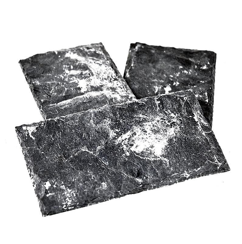 Servieren Sie Ihre Kreationen stilvoll mit dieser natürlichen Schieferplatte, ideal für Vorspeisen, Häppchen oder Käsepräsentation Maße: 8x15cm Rustikales, authentisches Aussehen, langlebig, vielseitig und leicht zu reinigen