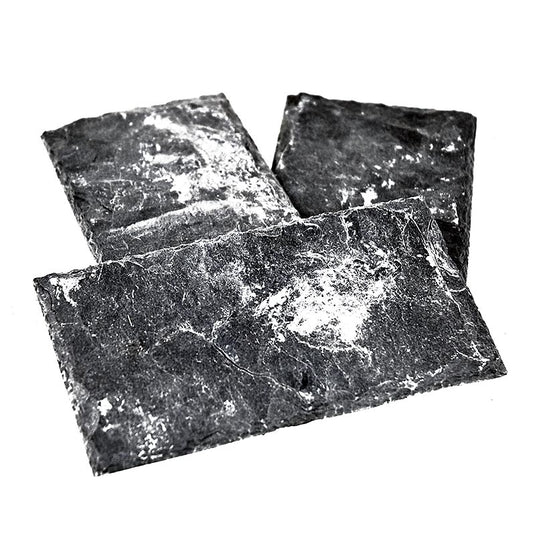 Servieren Sie Ihre Kreationen stilvoll mit dieser natürlichen Schieferplatte, ideal für Vorspeisen, Häppchen oder Käsepräsentation Maße: 8x15cm Rustikales, authentisches Aussehen, langlebig, vielseitig und leicht zu reinigen