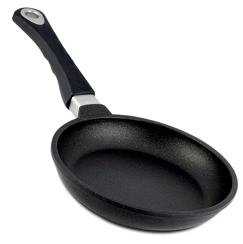 AMT Gastroguss, Bratpfanne, Induktion, ø 20cm, 4cm hoch, 1 St, hergestellt in Deutschland, Plasma-beschichtet, ultra-resistent, 8-9mm Thermoboden, 3-Schichten-Oberflächenversiegelung mit Keramikanteilen, funktionelle und ergonomische Griffe, backofenfest bis 260°C