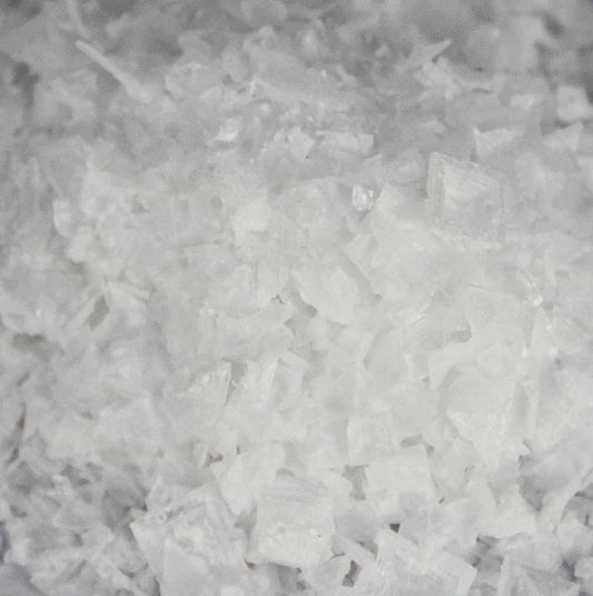Meersalz in Pyramidenform, naturbelassen, Petros, Zypern, 100 g - Salz mit frischem Geschmack und knuspriger Textur für warme und kalte Speisen, Salate und Antipasti Keine künstlichen Zusätze oder Rieselstoffe