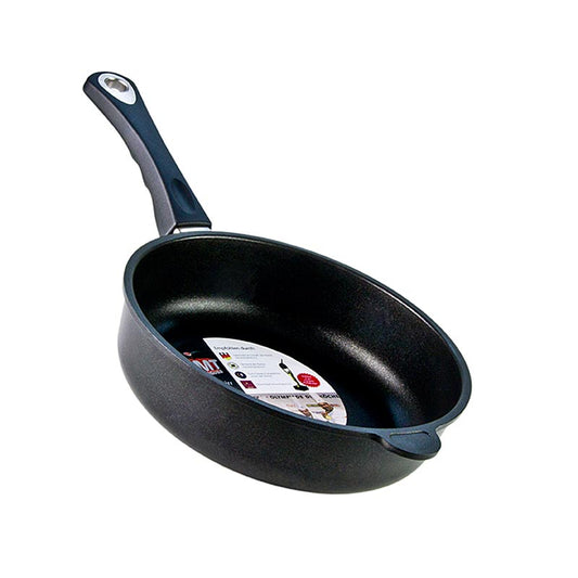 AMT Gastroguss, Schmorpfanne, Induktion, ø 24cm, 7cm hoch, 1 St - Hochwertiges Induktions-Kochgeschirr mit Plasma-Beschichtung, hergestellt in Deutschland im Kokillen-Handguss-Verfahren, ideal für fettfreies Schmoren und Braten, mit 3-Schichten-Oberflächenversiegelung und ergonomischen Griffen, backofenfest bis 260°C