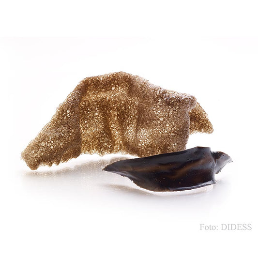 Ungebackene schwarze Kroepoek mit Sepia und Bonito, ideal für Reistafel und als Dekoration