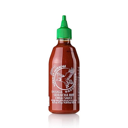 Chili-Sauce - Sriracha, pikant, mit Knoblauch, Squeeze Flasche, Uni-Eagle, 430 ml: Eine pikante Sriracha-Chilisauce mit normalem Schärfegrad und leichtem Knoblauchgeschmack, ideal für asiatische Gerichte oder Pizza, hergestellt aus pürierten roten Chilischoten und Knoblauch, mit ca 3000 Scoville-Einheiten