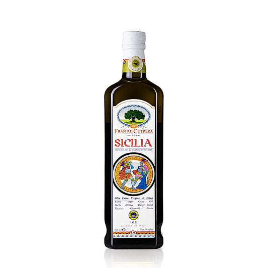 Alt Text: Flasche natives Olivenöl Extra, Frantoi Cutrera Sicilia, IGP/ggA, 750 ml, umgeben von Olivenzweigen und einem malerischen sizilianischen Landschaftshintergrund