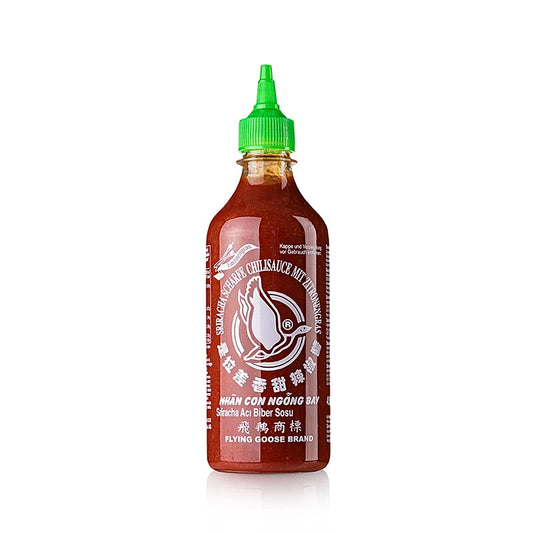 Sriracha Chili-Sauce mit normalem Schärfegrad (ca 3000 Scoville) und leichtem Knoblauchgeschmack, in einer 730 ml Squeeze-Flasche von Flying Goose