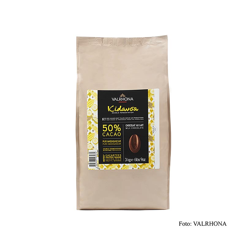 Valrhona Kidavoa Couverture (doppelt fermentiert) 50%, Callets, 3 kg - Milchschokolade mit reichem, komplexem Profil von getrockneter Banane und einem malzigen Unterton, hergestellt durch zweifache Fermentation der Kakaobohnen mit reifen Bananen und weiteren passenden Zutaten wie Karamell, Vanille, Pistazie, Kokosblütenzucker, Pecan, Mandeln oder Haselnüsse