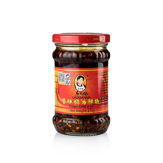 Crispy Chili Oil - Chili und gebratene Zwiebeln in Öl, Lao Gan Ma, 210 g - Eine köstliche Chilizubereitung, die Schärfe und Knusprigkeit zu Gerichten wie Gemüse, Eiergerichten, Nudeln, Reis, Fleisch und Fisch hinzufügt