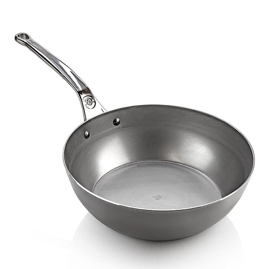 Entdecken Sie die langlebige und vielseitig nutzbare deBUYER Mineral B Element Pro Sauteuse aus hochwertigem Gussedelstahl, ideal für anspruchsvolle Köche, geeignet für alle Herdarten inklusive Induktion, mit einem Durchmesser von 28cm für vielseitige Zubereitungen, robust und langlebig für den täglichen Gebrauch - In der Schweiz kaufen