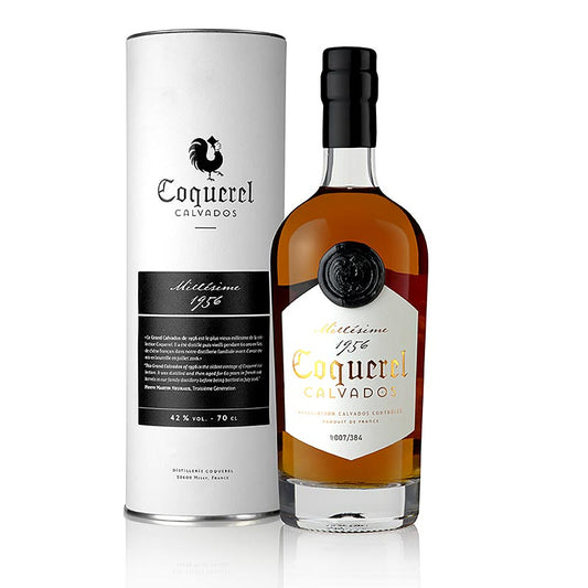 Flasche Domaine du Coquerel Calvados ACC 1956, 42 % vol, Frankreich, 700 ml auf weißem Hintergrund