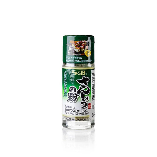 Sichuanpfeffer, japanischer Bergpfeffer, Zitronenpfeffer, Sancho no Kona, 8 g - Gewürzmischung in einer Verpackung auf weißem Hintergrund