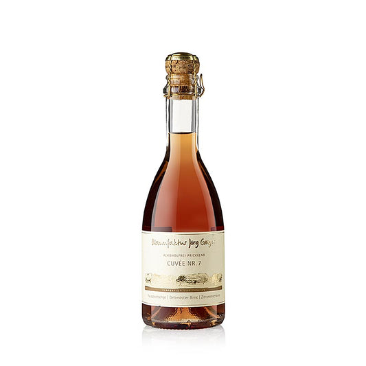 Manufaktur Jörg Geiger Alkoholfrei Prickelnd Cuvee 7, 375 ml - Beschreibung eines köstlichen alkoholfreien Premium-Cuvees in einer eleganten 375-ml-Flasche, perfekt für festliche Anlässe oder als erfrischendes Getränk zu jeder Tageszeit