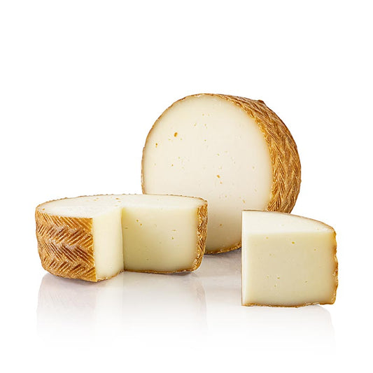 Schnittkäse aus Schafsmilch, ca 600 g, bekannt als Petit Basque