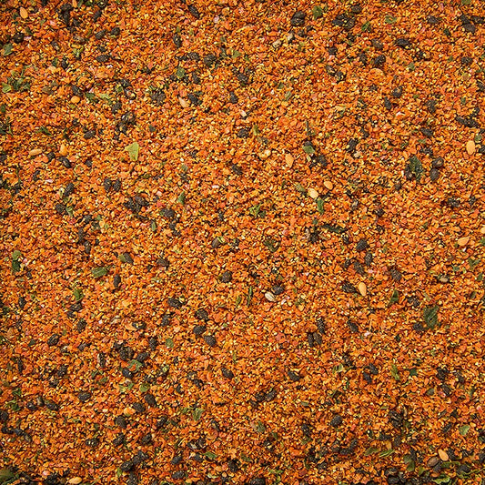 Un mélange de piments, de sésame noir et blanc, de zestes de mandarine, de gingembre, de poivre de montagne japonais et d'algue pourpre verte, idéal pour les pâtes de curry, les soupes thaïes et les plats sud-américains comme le chili con carne.
