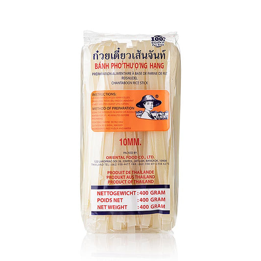 Tagliatelles de riz transparentes de 10 mm de large, à base de farine de riz et d'eau, conservent leur aspect même après cuisson, se confondent facilement avec les nouilles de verre à base de farine de soja, sont meilleures avec des sauces épicées