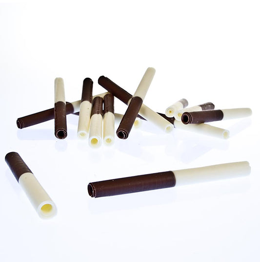 Cigarettes au chocolat en feuilles très fines enroulées avec le meilleur chocolat blanc et au lait, 85mm de long