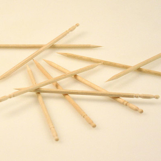 Brochettes en bois avec poignée sculptée de taille moyenne, idéales pour les plateaux de fromages et les buffets
