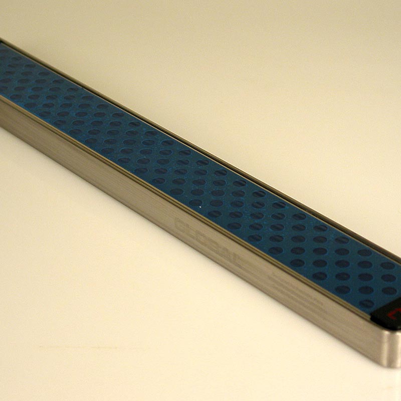 Barre magnétique pratique et décorative en acier inoxydable pour ranger les couteaux Global Convient pour une suspension murale, livrée avec matériel de fixation