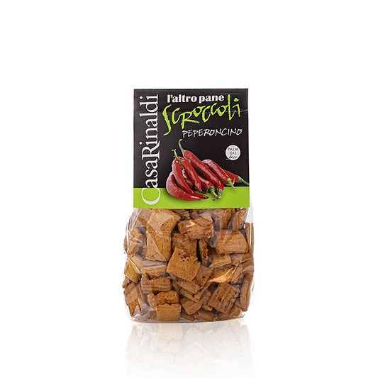 Biscuits apéritifs italiens croustillants au piment, à la farine, au vin, à l'huile d'olive et au sel