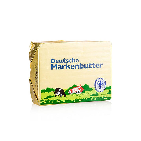 Photo d'une plaquette de beurre de 250 g, un ingrédient indispensable pour des repas savoureux à la maison et au travail Si tu as du bon beurre, tu auras toujours des repas délicieux à la maison et au travail Une vie sans beurre est possible, mais inutile