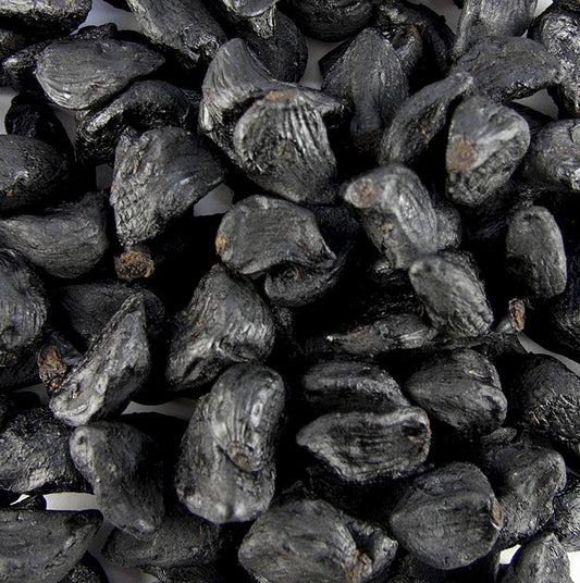 250 g d'ail noir fermenté sans peau, aux arômes de pruneau, de vanille grillée, de réglisse et de vinaigre balsamique foncé, doux et gélatineux, vieilli par fermentation naturelle dans des jarres en argile, parfait comme snack piquant, pour le beurre à l'ail, les sauces foncées ou comme topping de dessert, sans arrière-goût ni odeur