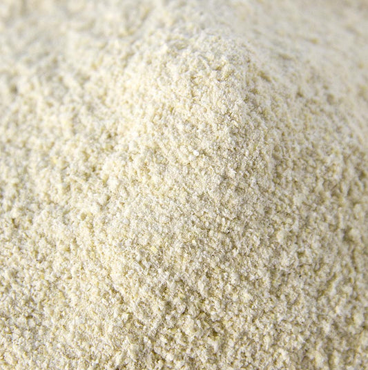 Farine de quinoa biologique à base de graines de quinoa ressemblant à du millet, riche en protéines et avec un léger goût de noisette, idéale comme liant dans les soufflés, les poêlées ou les gruaux.