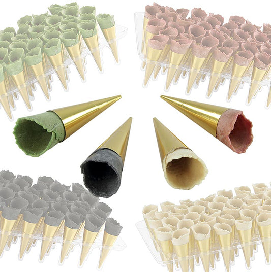 Cornets gaufrés dans un manchon en papier doré, parfaits pour les créations fingerfood