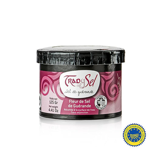 Fleur de sel de Guérande, blanche et riche en minéraux, récoltée à la main, très appréciée des gourmets.