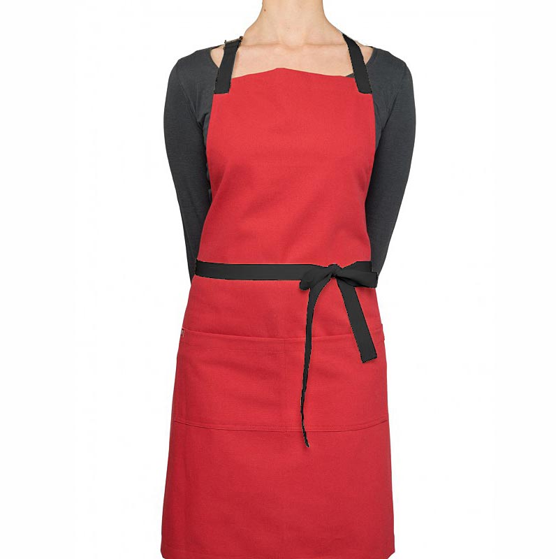 Tablier Red & Noir (rouge / noir) de Kaya & Kato, 86cm, commerce équitable, avec encolure droite, deux poches sur les hanches cousues au milieu et support pour essuie-mains ou essuie-polir, longueur 86 cm