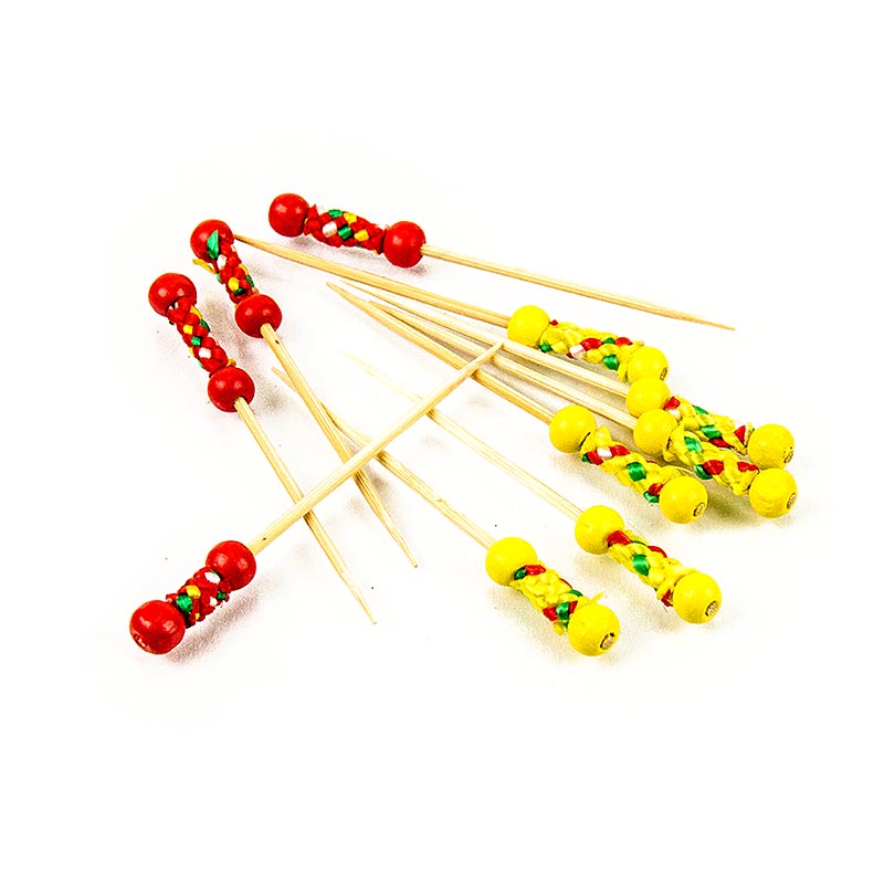 Brochettes en bambou avec décor coloré et perles, idéales pour des fingerfoods attrayants