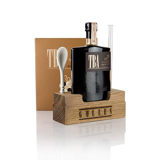 Gölles Trockenbeerenauslese Vinaigre balsamique, 6% d'acidité, vieilli en fûts d'acacia, 100 ml - Vinaigre balsamique de vin TBA vieilli pendant 20 ans en fûts d'acacia, au goût doux, légèrement âpre et aux arômes de miel, parfait pour accompagner les fraises, les framboises, les fromages affinés ou la glace à la vanille.