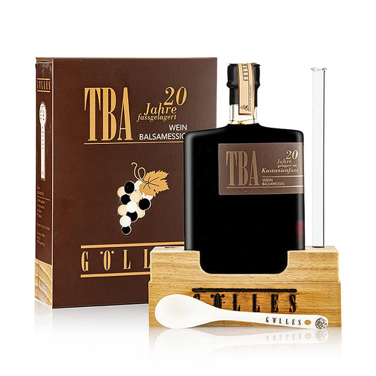 Gölles Trockenbeerenauslese Vinaigre balsamique, 6% d'acidité, vieilli en fûts de châtaignes, 100 ml - Vinaigre balsamique de vin TBA vieilli pendant 20 ans en fûts de châtaignes avec un large spectre d'arômes, volumineux au palais et une acidité vive, parfait avec des fraises, des framboises, du fromage mûr ou de la glace à la vanille