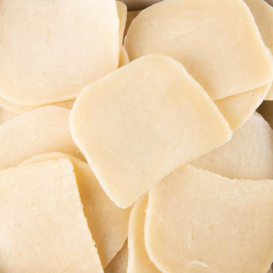 Kroepoek aux crevettes, non cuit, petit, Indonésie, 500 g - biscuit traditionnel indonésien à base de farine de tapioca et de crevettes moulues, cuit dans de l'huile chaude et qui fait plus que doubler de volume lorsqu'il est cuit Idéal pour accompagner une table de riz ou avec du vin, de la bière et des spiritueux