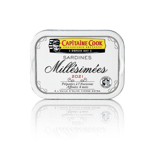 Sardines entières à l'huile d'olive, millésime 2021, Capitaine Cook, France, 115 g - Sardines à l'huile millésimées de qualité supérieure, conservées dans la meilleure huile d'olive, goût doux, juteuses et tendres, assaisonnées à la fleur de sel, durée de conservation de 6 ans