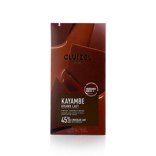 Tablette de chocolat de plantation Premium Kayambe 45% lait, Michel Cluizel (12245), 70 g, fabriquée à partir de fèves de cacao soigneusement sélectionnées à Kayambe en Équateur, à la texture veloutée, à la riche palette de saveurs de caramel, de noisettes et d'une pointe de vanille, reconnue pour sa qualité exceptionnelle et son procédé de fabrication artisanal Michel Cluizel.