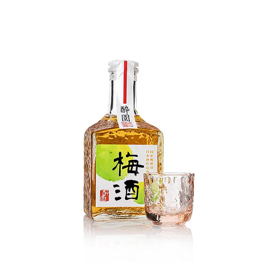 Bouteille de 300 ml de vin de prune Suien Umeshu du Japon, produit à partir de prunes mûres avec un équilibre parfait entre douceur et légère acidité, convient pour l'apéritif, le dessert ou le digestif, à déguster pur, on the rocks ou en cocktail.